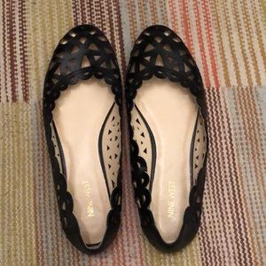 Nine West Mazzota cut out flats exc cond